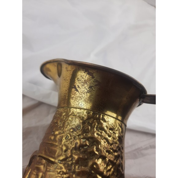 Peerage Brass Embossed Pitcher Made in England Pub Scene 10.5" Vintage - Picture 6 of 7
